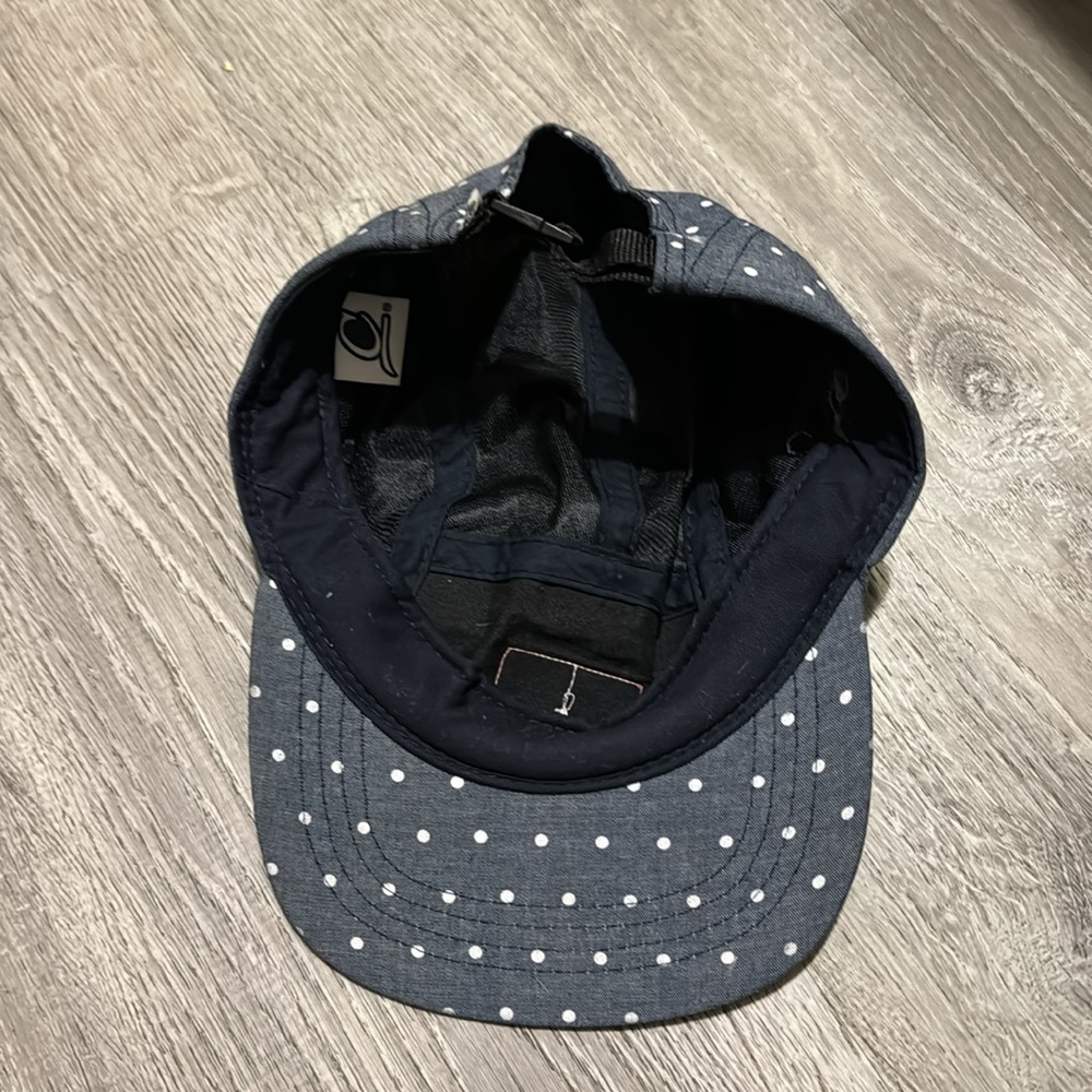 Dotted Cap - Picture 4 of 4